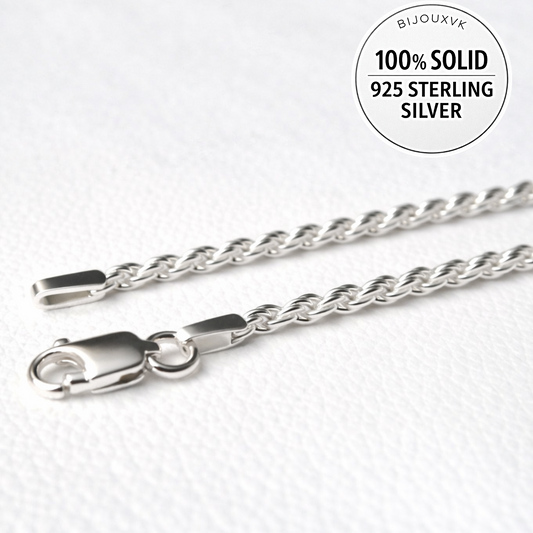 Gros plan d’une chaîne maille corde en argent massif 925 d’une largeur de 1,8 mm.