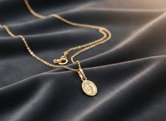 Petit pendentif médaille Vierge Marie en or jaune massif 18 carats 750/1000 (18K) – Médaille religieuse chrétienne