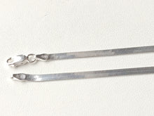 Charger l'image dans la galerie, Chaîne en argent massif 925/1000 maille serpent plate - avec écrin et sachet cadeau - pour femme ou enfant