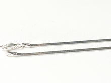 Charger l'image dans la galerie, Chaîne en argent massif 925/1000 maille serpent plate - avec écrin et sachet cadeau - pour femme ou enfant