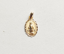 Load image into Gallery viewer, Miraculous Virgin Medal Pendant in solid 18 carat yellow gold 750/1000 18K - religious symbol - with berlingot box and gift bag