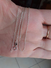 Charger l'image dans la galerie, Fine chaine en argent massif 925 - maille cheval - 1 mm