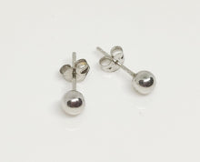 Load image into Gallery viewer, 18 carat 750/1000 white gold ball stud earrings