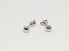 Load image into Gallery viewer, 18 carat 750/1000 white gold ball stud earrings