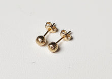 Charger l'image dans la galerie, Boucles d'oreilles puces striées en or jaune 375/1000