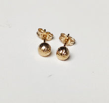 Charger l'image dans la galerie, Boucles d'oreilles puces striées en or jaune 375/1000