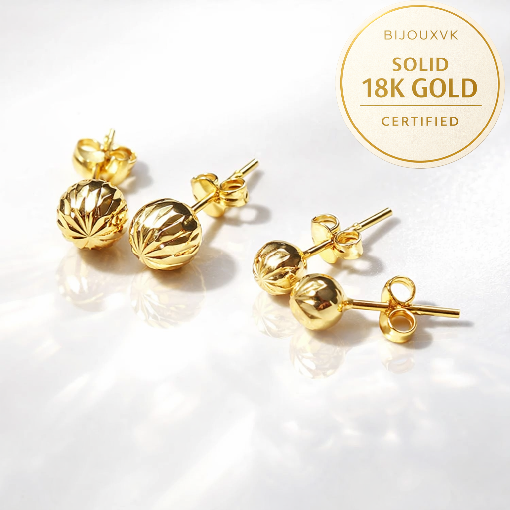 Boucles d’oreilles boules facettées en or massif 18 carats 750, puces en or jaune présentées avec badge 18K.