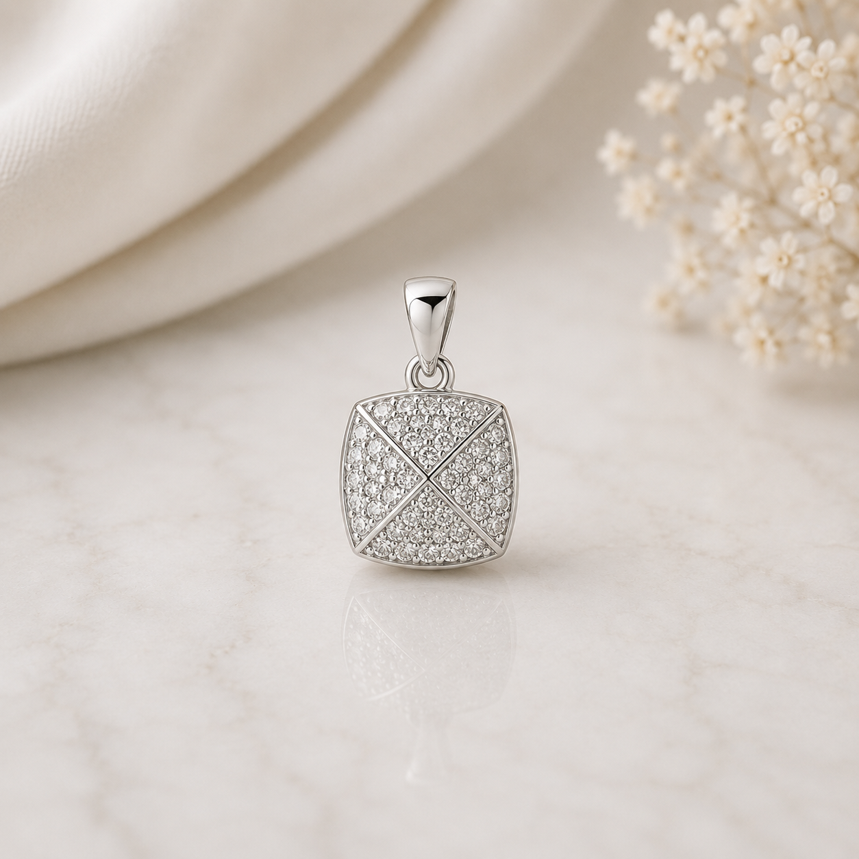 Pendentif Pyramide Sertie de Zirconiums en Argent Massif 925/1000 Rhodié