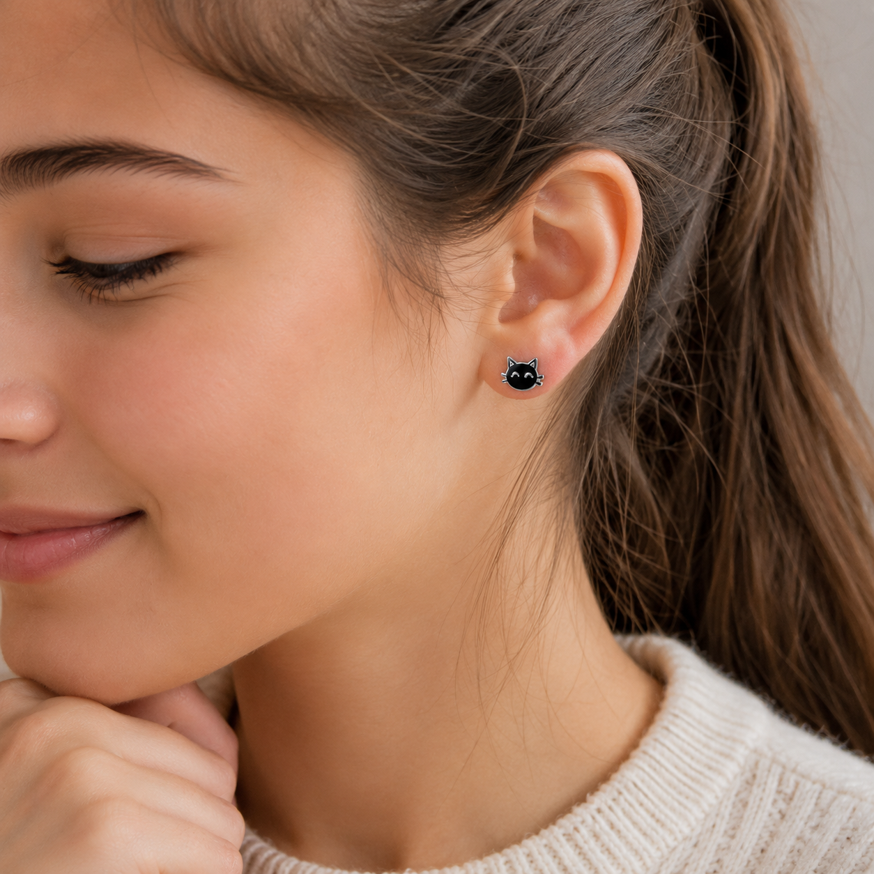 Boucles d’oreilles motif chat en argent massif 925/1000 – Laqué noir