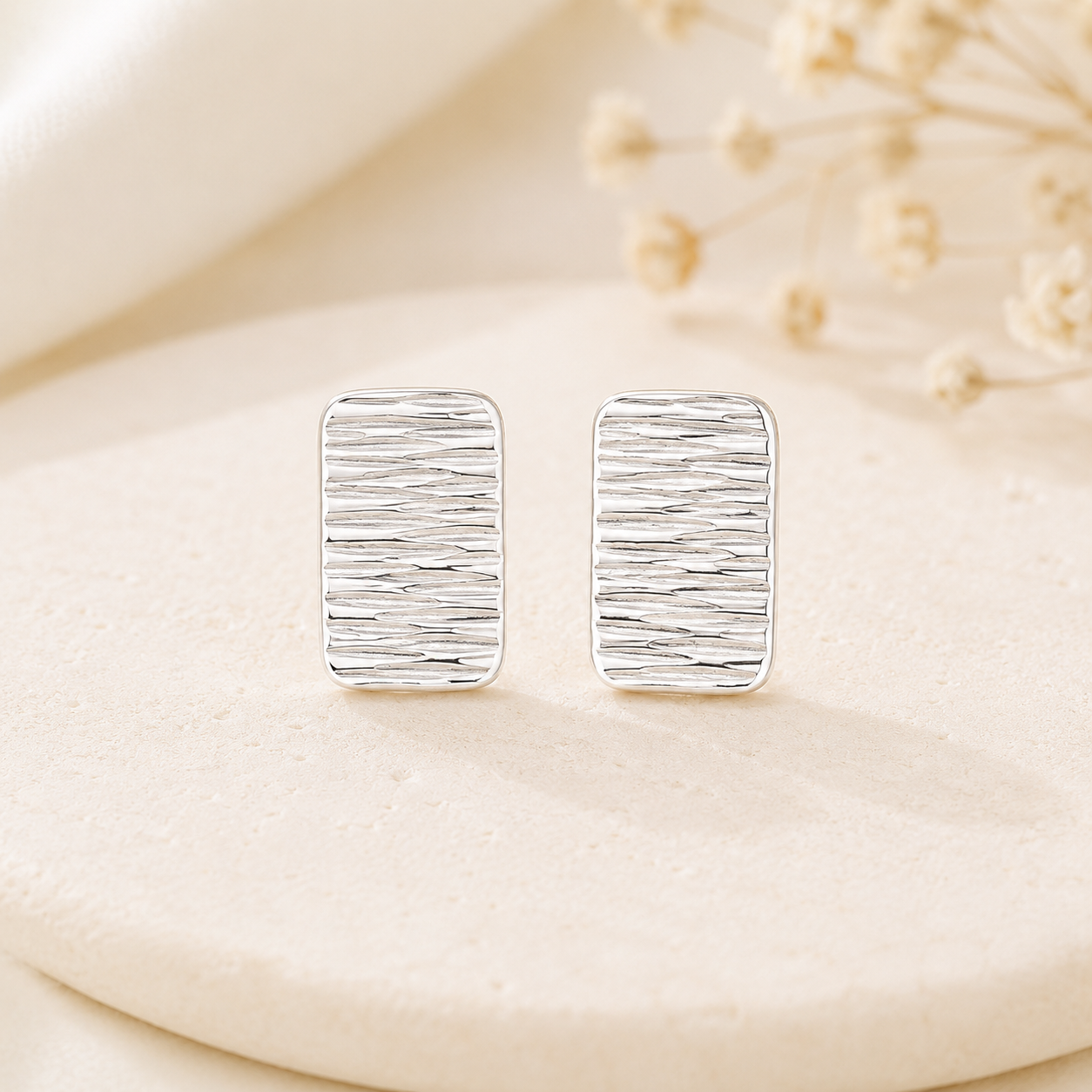 Boucles d'oreilles rectangles ciselés en argent massif 925/1000 rhodié