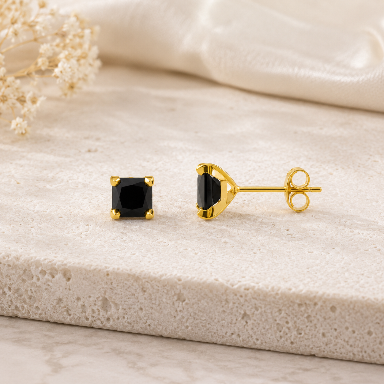 Boucles d'oreilles en or jaune massif 18 carats 750/1000 serties d'un zirconium noir carré