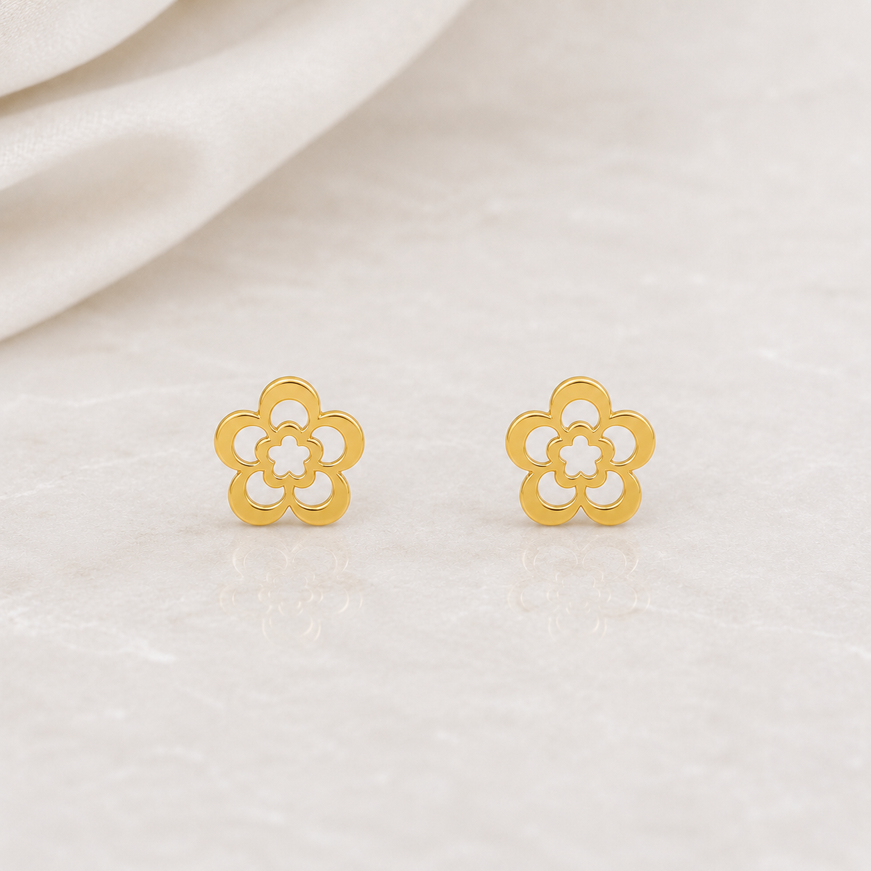Boucles d'oreilles fleur ajourée en or jaune massif 18 carats 750/1000