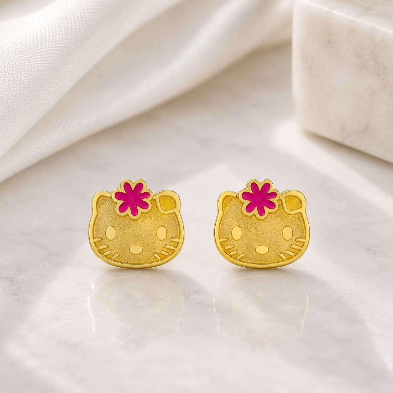 Boucles d'oreilles Hello Kitty en or jaune massif 18 carats 750/1000