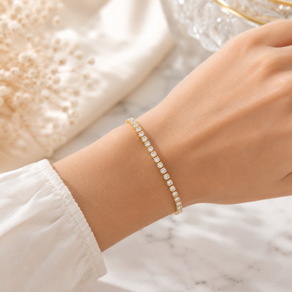 Bracelet rivière d'oxydes de zirconium sertis clos en plaqué or européen