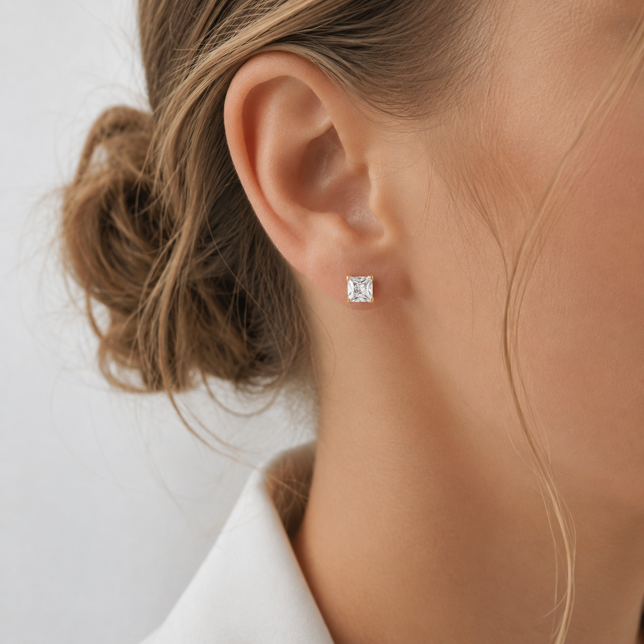 Boucles d'oreilles en or jaune massif 18 carats 750/1000 serties de zirconium blanc carré