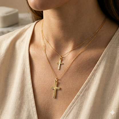 Pendentif croix plate ciselée en or jaune 18 carats 750/1000 – Croix religieuse