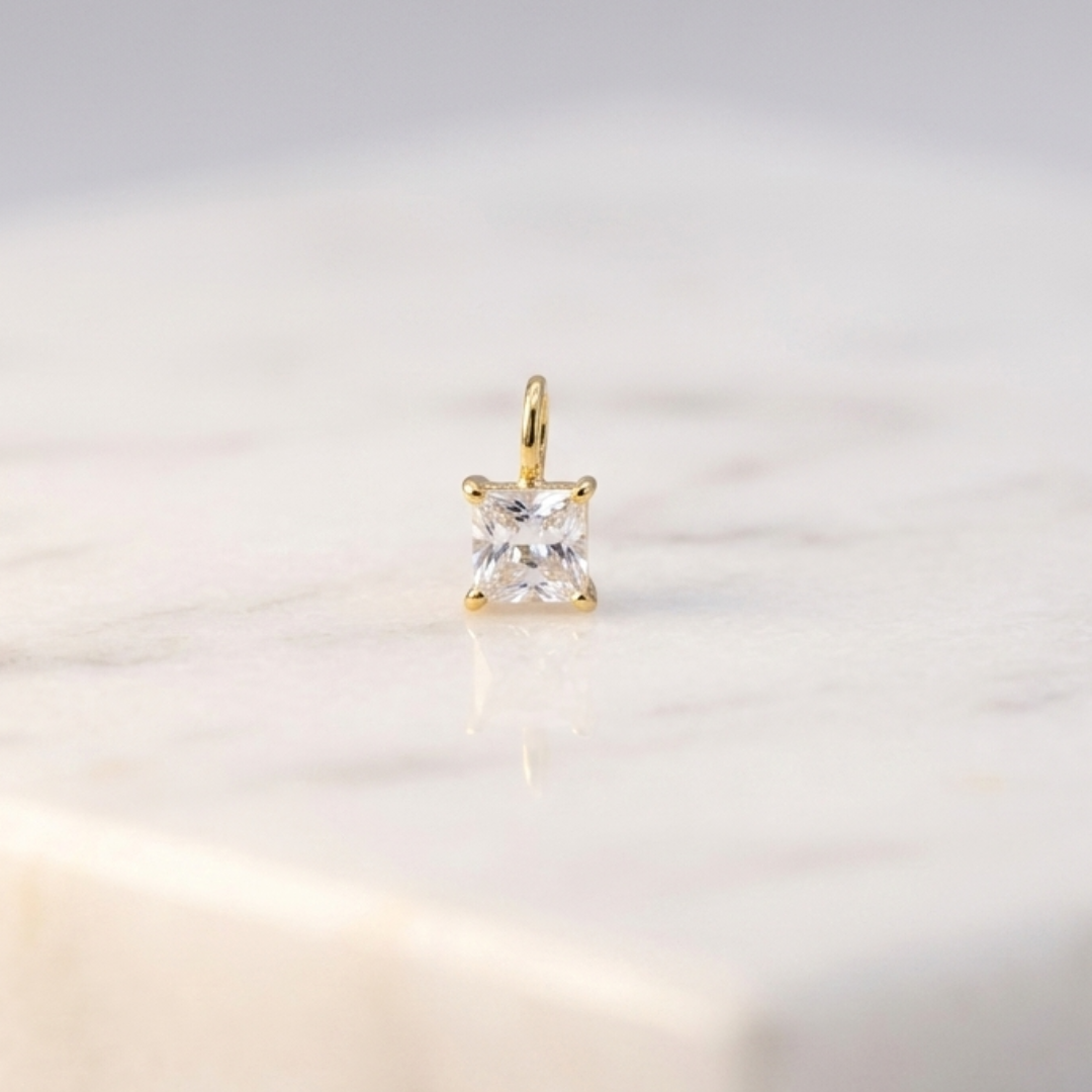 Pendentif Solitaire Oxyde de Zirconium en Plaqué Or Européen – Carrée, Ovale ou Poire