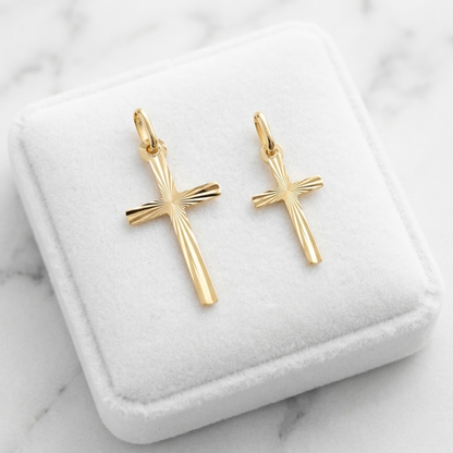 Pendentif croix plate ciselée en or jaune 18 carats 750/1000 – Croix religieuse