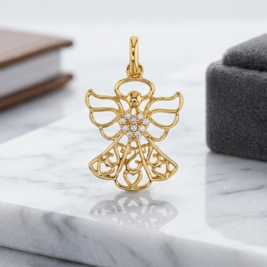 Pendentif Ange Ajouré en Plaqué Or Européen avec Oxydes de Zirconium et Motifs Cœur
