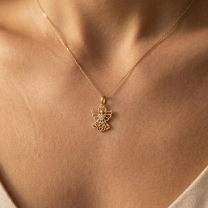 Pendentif Ange Ajouré en Plaqué Or Européen avec Oxydes de Zirconium et Motifs Cœur
