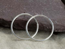 Load image into Gallery viewer, Simple round hoop earrings in 925 silver - 1.5 mm wire
