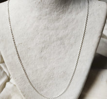 Load image into Gallery viewer, Fine chain in solid 925 silver - horse link - 1 mm
