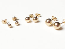 Charger l&#39;image dans la galerie, Boucles d&#39;oreilles puces boules or jaune 18 carats 750/1000
