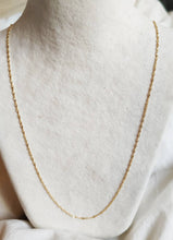 Load image into Gallery viewer, 18 carat solid gold chain - 750/1000 - Singapore mesh
