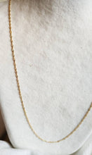Load image into Gallery viewer, 18 carat solid gold chain - 750/1000 - Singapore mesh
