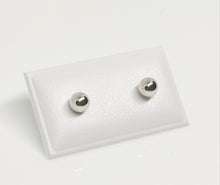Charger l&#39;image dans la galerie, Boucles d&#39;oreilles puces boules en or blanc 18 carats 750/1000
