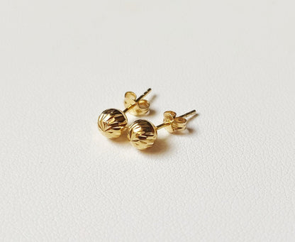 18 carat 750/1000 yellow gold striated ball stud earrings