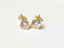 Charger l&#39;image dans la galerie, Boucles d&#39;oreilles puces en or jaune massif 18 carats 750/1000 serties
