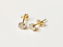 Charger l&#39;image dans la galerie, Boucles d&#39;oreilles puces en or jaune massif 18 carats 750/1000 serties

