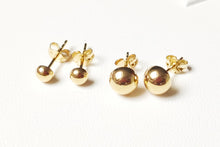 Charger l&#39;image dans la galerie, Boucles d&#39;oreilles puces demi-boules en or jaune 18 carats 750/1000
